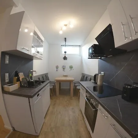 Schoene Ferienwohnung 78M2, 3 Schlafzimmer, 2 Baeder, Zentrumnah, 1Og Erfurt Exterior photo