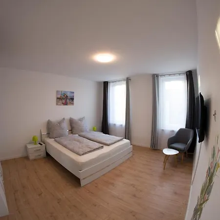 Schoene Ferienwohnung 78M2, 3 Schlafzimmer, 2 Baeder, Zentrumnah, 1Og Erfurt Exterior photo