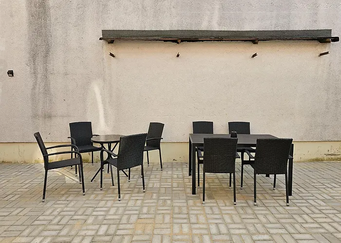 Schoene Ferienwohnung 78M2, 3 Schlafzimmer, 2 Baeder, Zentrumnah, 1Og