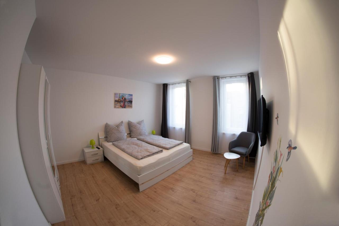 Schoene 78m2, 3 Schlafzimmer, 2 Baeder, Zentrumnah, 1og Apartment
