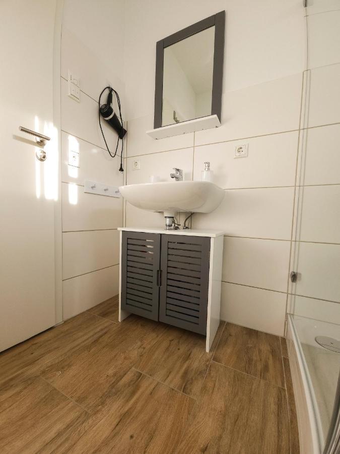Schoene 78m2, 3 Schlafzimmer, 2 Baeder, Zentrumnah, 1og Apartment Erfurt