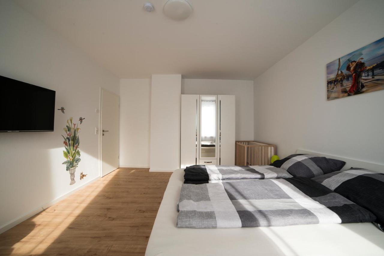 Schoene 78m2, 3 Schlafzimmer, 2 Baeder, Zentrumnah, 1og Apartment