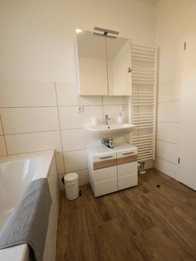 Apartment Schoene 78m2, 3 Schlafzimmer, 2 Baeder, Zentrumnah, 1og